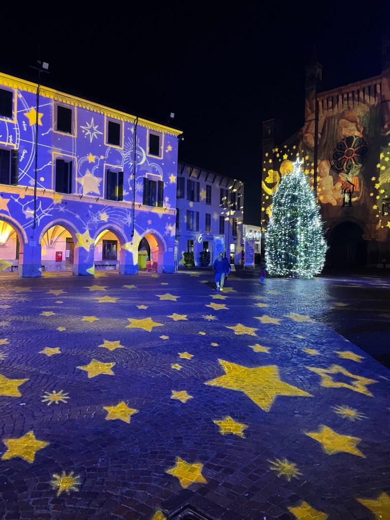 Piazza Duomo, il video mapping natalizio, la facciata della Cattedrale